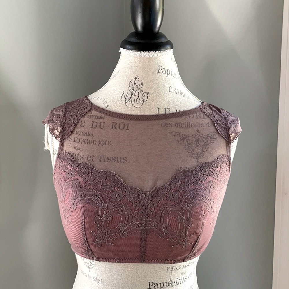 Gillian &  O’malley cap sleeved bralette EUC
